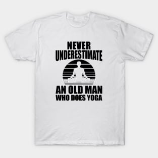 Yoga - Never underestimate an old man who does yoga T-Shirt